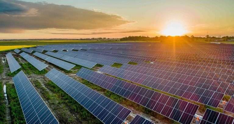 ¿Cómo funcionan los paneles solares fotovoltaicos?