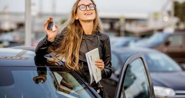 ¿Qué necesita saber al alquilar un coche?