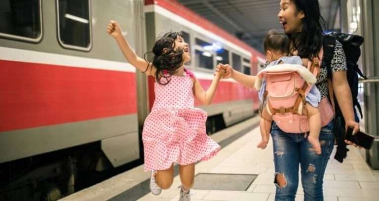 Wie Sie in den Ferien sicher mit Kindern reisen
