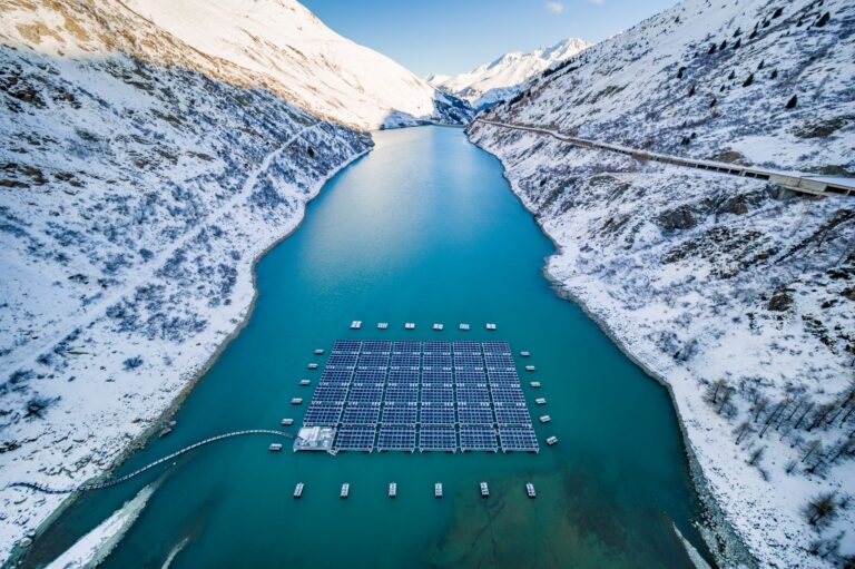Floating-solar-power-plant