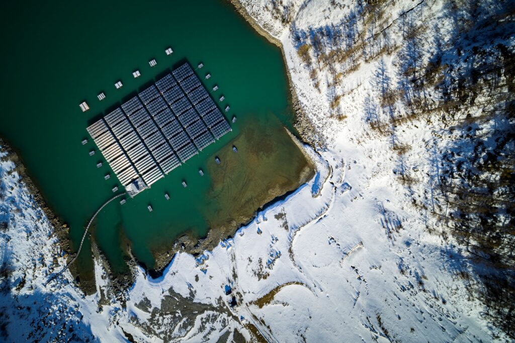 Floating-solar-power-plant