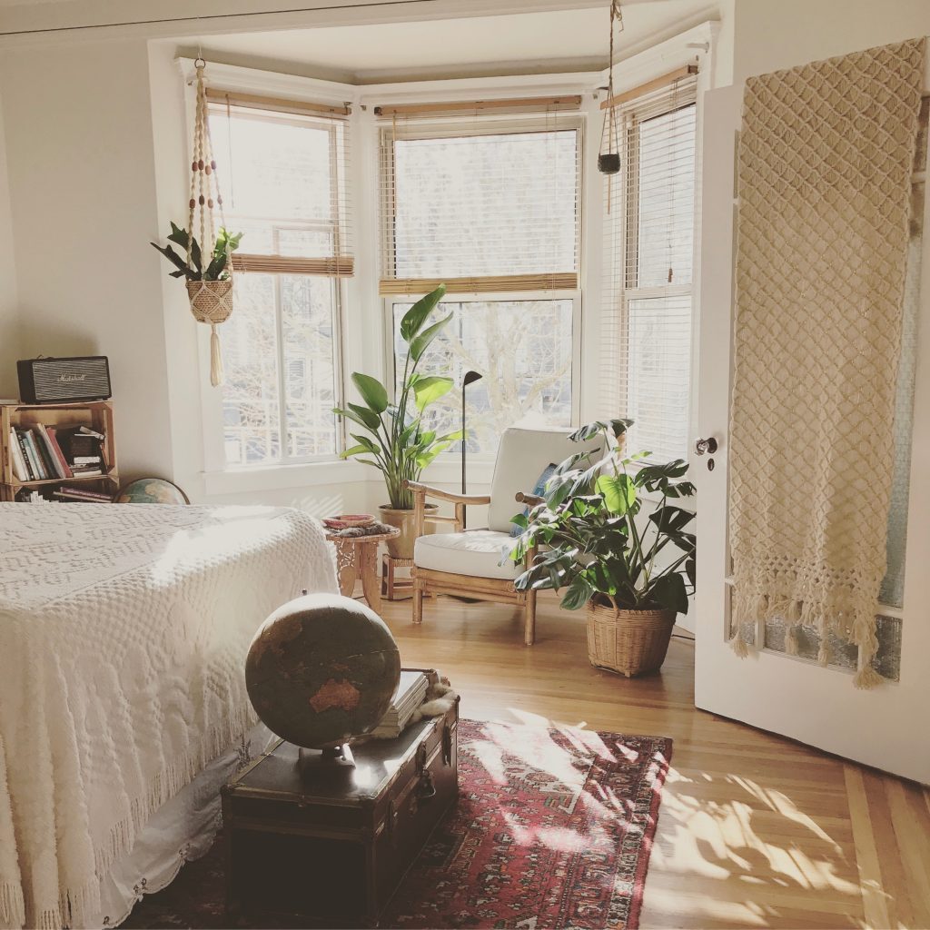 How to decorate your home with natural materials